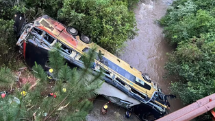 Tragedia en Misiones: nueve muertos tras la caída de un micro a un arroyo