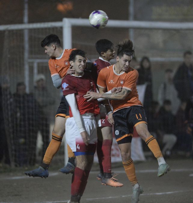 Dejaron todo. Adiur y San Telmo pelearon cada pelota.