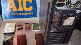 Parte del material incautado por la policía en los allanamientos hechos en Rosario.
