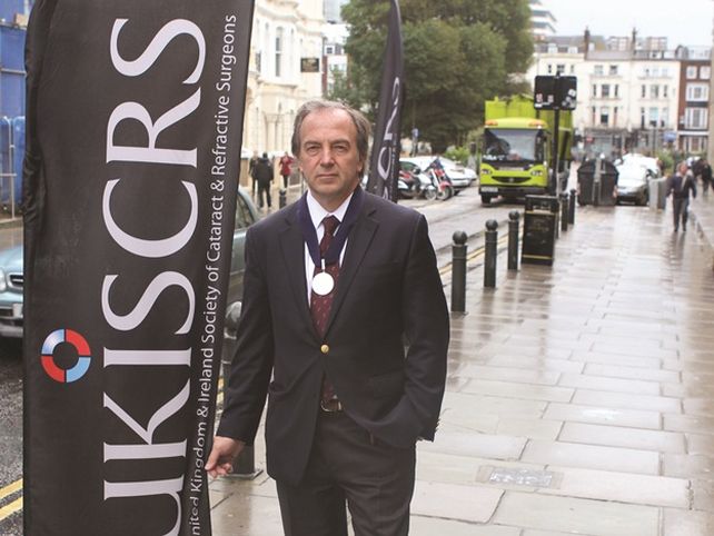 Roberto Zaldívar recibió prestigioso premio en Inglaterra