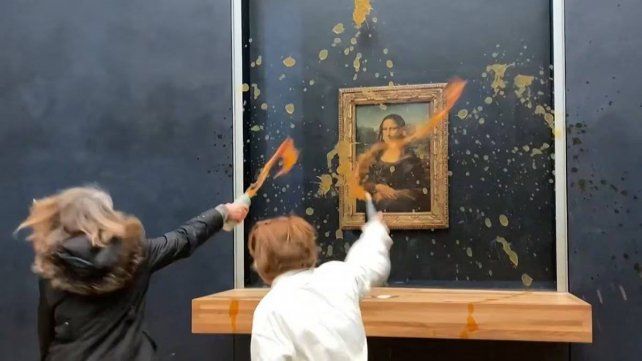 Activistas arrojaron sopa contra La Gioconda en el museo Louvre de París