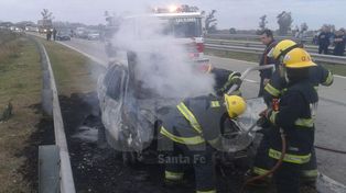 Se incendió un auto en la Circunvalación