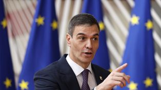 España regularizará a medio millón de inmigrantes ilegales