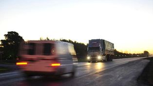 La lluvia complicó el tránsito en rutas y accesos de la provincia