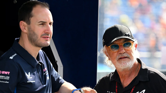 Oliver Oakes junto a Flavio Briatore.