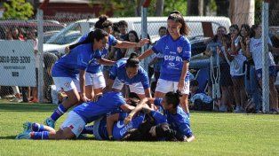 Las chicas de Unión empataron con Estudiantes en la ida y sueñan con la final por el ascenso