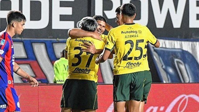 Defensa y Justicia goleó a San Lorenzo 5-2.