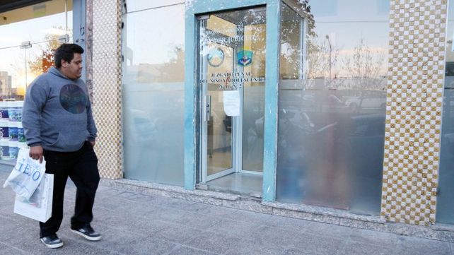 Demencial. El tribunal neuquino donde un policía paró una revuelta a tiros.