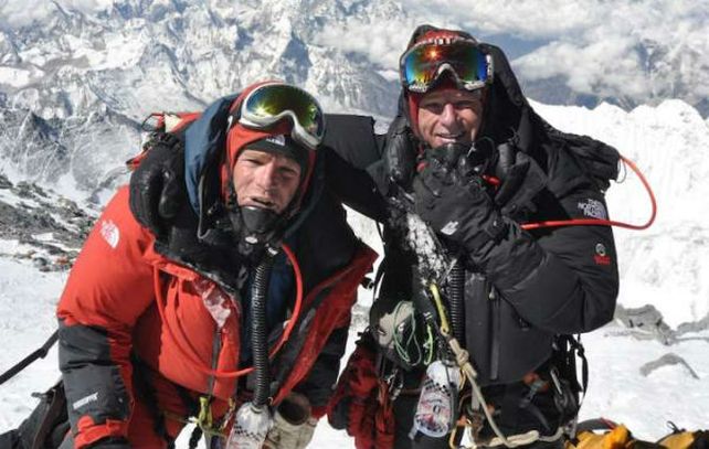 Los mellizos Willie y Damián Benegas lideran la expedición que hizo cumbre en el monte Everest.
