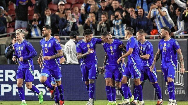 La Selección Argentina podría jugar un amistoso en Buenos Aires antes de disputar la Copa América. La Selección Argentina podría jugar un amistoso en Buenos Aires antes de disputar la Copa América.
