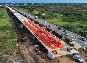 Nuevo puente Santa Fe-Santo Tomé: comenzó a operar la máquina lanzadora y ya colocaron la primera viga