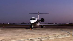 Qué pasó con el misterioso avión de EEUU que aterrizó en Santa Fe y fue demorado por la Aduana