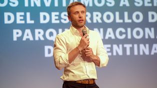El director de Parque Nacionales, Cristian Larsen, gastó $481.000 en dos almuerzos en la zona de incendios en Nahuel Huapi. Lo que dijo de descargo&nbsp;