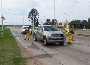 Desinfectan a los vehículos que ingresan a Santa Fe por el Túnel