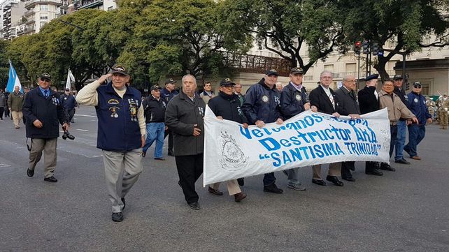 Veteranos de Malvinas fueron ovacionados durante el desfile por el aniversario del 25 de Mayo