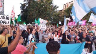 Cacerolazos en contra del DNU de Javier Milei en la ciudad de Santa Fe