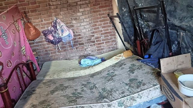 El allanamiento de una finca ubicada en el Departamento de Lavalle (Mendoza) donde habitaban las personas en condiciones precarias.
