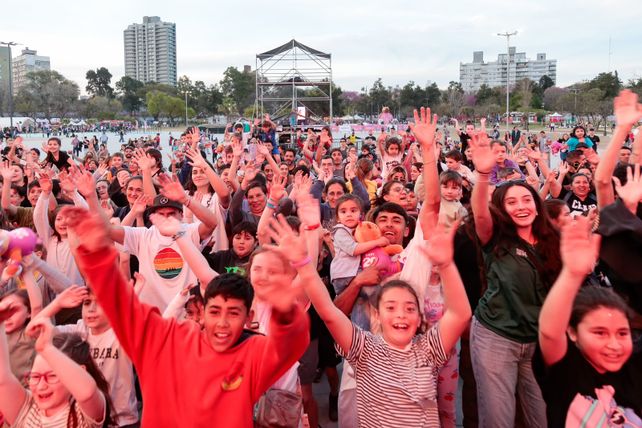 Miles de santafesino celebraron la llegada de la primavera en el Parque del Sur de la mano del Fan Fest de los Juegos Suramericanos