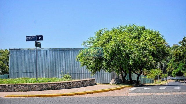 Subasta al mejor postor de terrenos frente al Patito Sirirí
