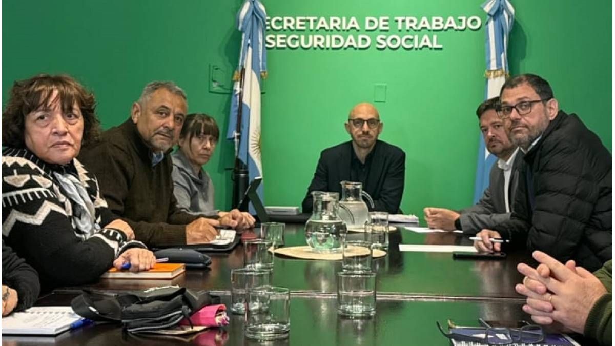 No hubo acuerdo con los estatales y el gobierno otorgará por decreto un aumento del 3% en julio