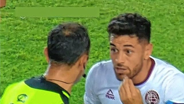El árbitro Darío Herrera denunció a Lautaro Acosta por amenaza de muerte.
