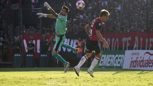 Hoyos dejó su arco en cero en el partido de la ciudad.