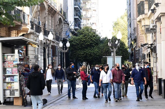 Los rosarinos salieron a la calle con la reapertura de comercios en medio del coronavirus