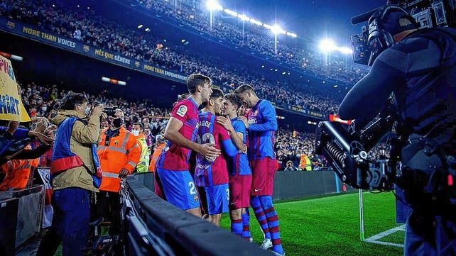 Xavi tuvo un buen estreno como DT de Barcelona