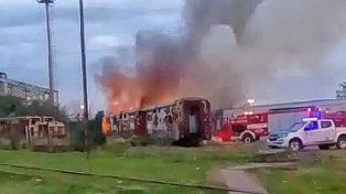 Fueron detenidos por robar rieles e incendiar un vagón