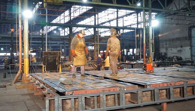 El resurgimiento de la fabrica santafesina que construyó en 1950 el primer vagón de carga argentino