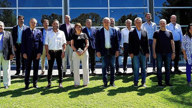 Voces de la oposición tras la renuncia del ministro Guzmán
