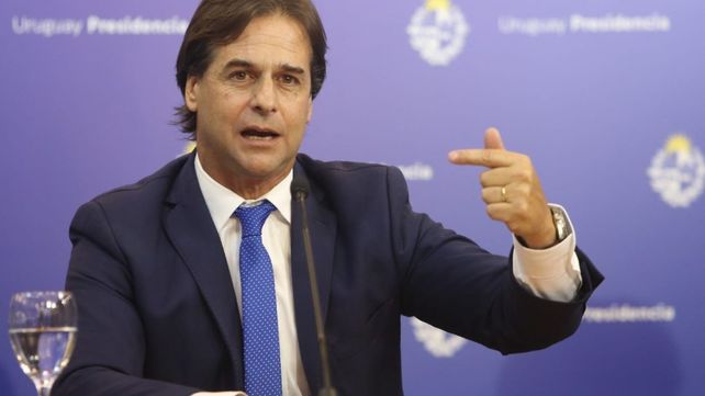 ANUNCIO. El presidente uruguayo Luis Lacalle Pou en la conferencia de prensa.