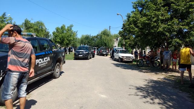 El barrio Alfonso se conmocionó tras la masacre que provocó un agente del Servicio Penitenciario. (Foto: gentileza Uno Santa Fe)