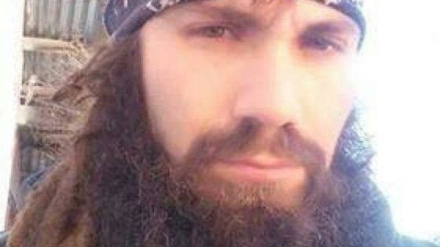 santiago maldonado. Los gendarmes lo subieron a una camioneta.