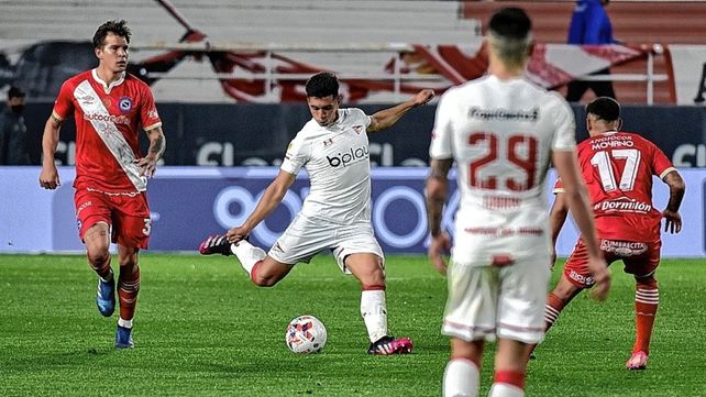 Estudiantes visita a Argentinos y busca terminar en zona de Libertadores