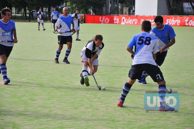 Un clásico. El partido entre el CAE y el PRC tuvo todos los condimentos de un clásico. Finalmente el título se dirimió por penales.   Foto UNO/Juan Manuel Hernández