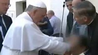 Afirman que el Papa Francisco exorcizó a un niño en Pentecostés