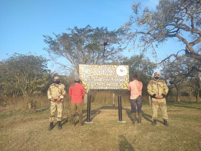 Detenidos por comer un asado e incendiar casi toda la isla