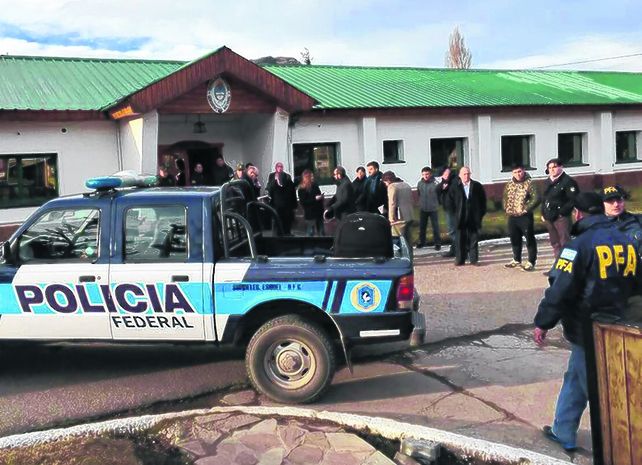 esquel. Efectivos de la Policía Federal allanaron ayer el Escuadrón 36 de Gendarmería