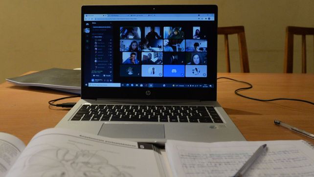Comunidades virtuales de estudio, un espacio universitario para estar cerca