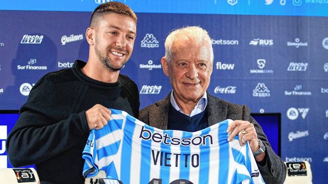 Racing presentó a Luciano Vietto