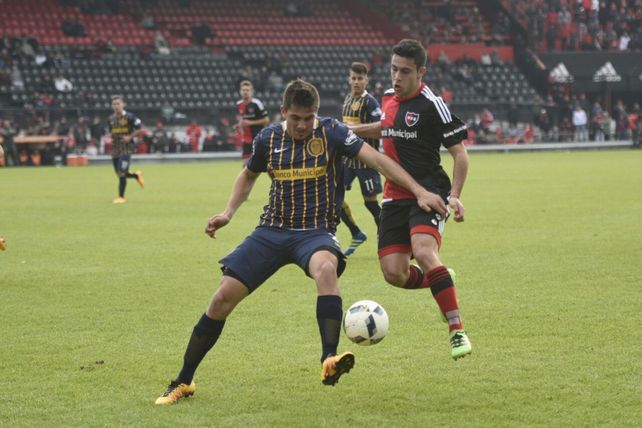 Los chicos de Newells fueron más que los de Central pero debieron conformarse con el empate en la ida de la Copa