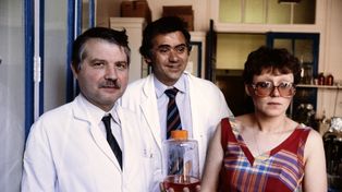 Los profesores Luc Montagnier, Jean-Claude Chermann y Françoise Barre-Sinoussi. Las tres figuras emblemáticas del Instituto Pasteur, de París, Francia, en la década del 80.