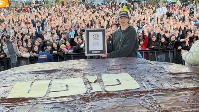 Récord Guinness. El streamer Spreen creó el alfajor más grande del mundo con 3.162 kilos.
