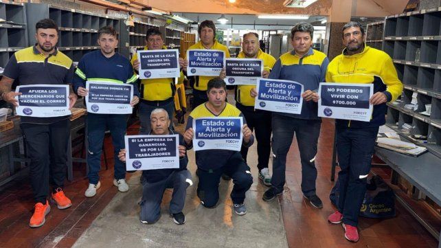 Trabajadores del Correo Argentino reclamando por salarios justos