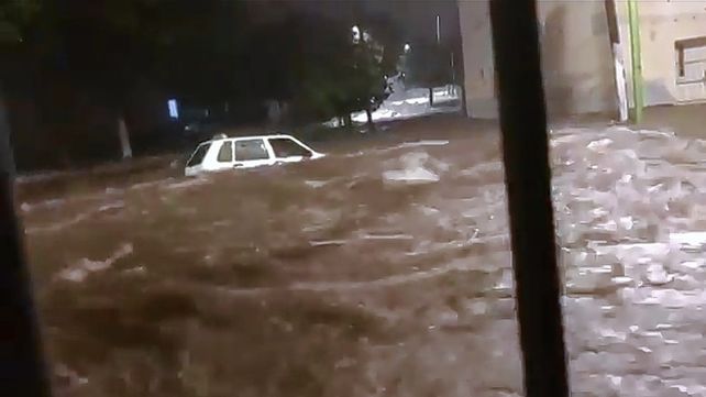 El temporal afectó a gran parte de la provincia de Tucumán con calles inundadas y fuertes vientos.