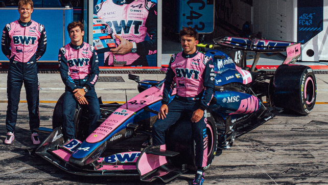 El Alpine y sus pilotos. Aron