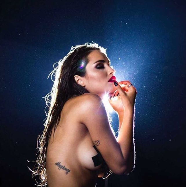 El topless de Lali Espósito para una sexy producción de fotos