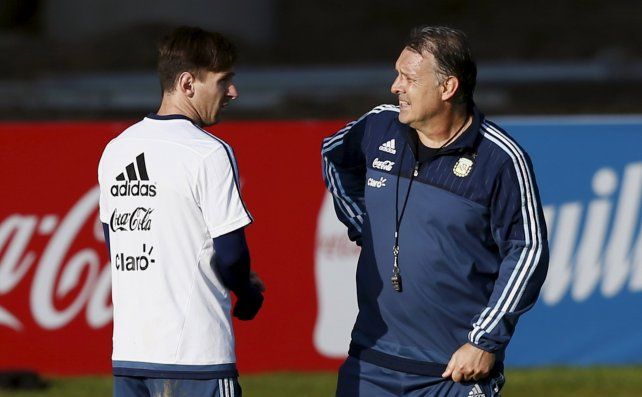 En Argentina. Leo fue dirigido por el DT rosarino en la selección albiceleste.