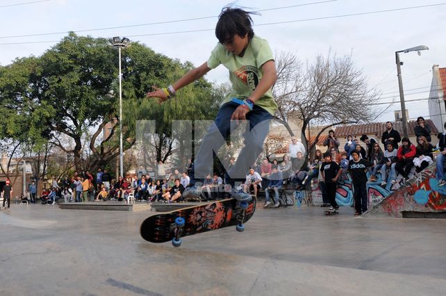 Un código de convivencia para los usuarios del Skate Park de Candioti Sur